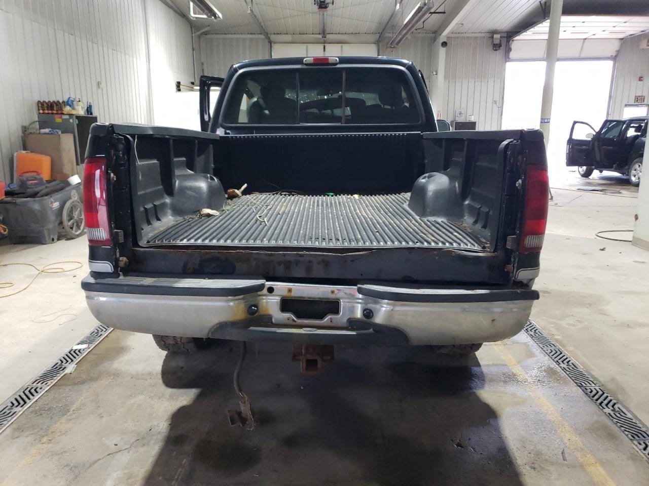 2003 Ford F250 - Image 6