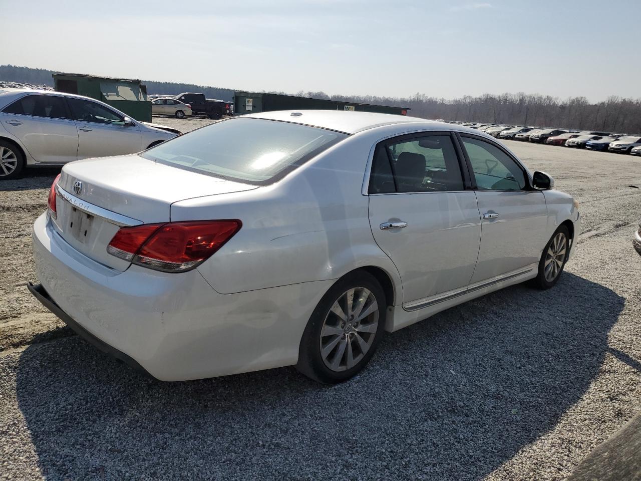2012 Toyota Avalon - Image 3