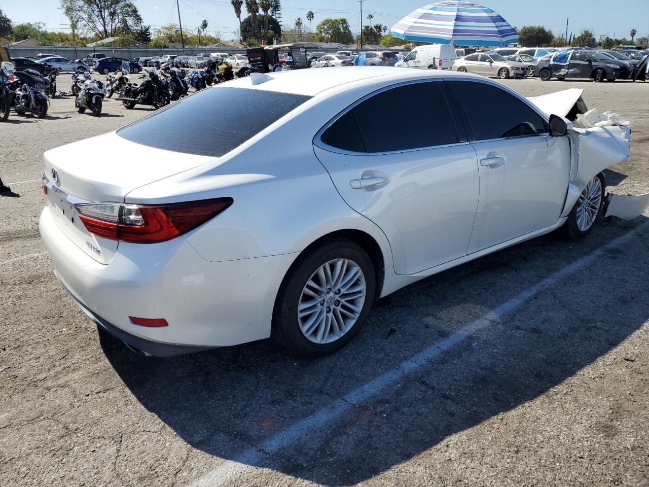 2016 Lexus ES - Image 3