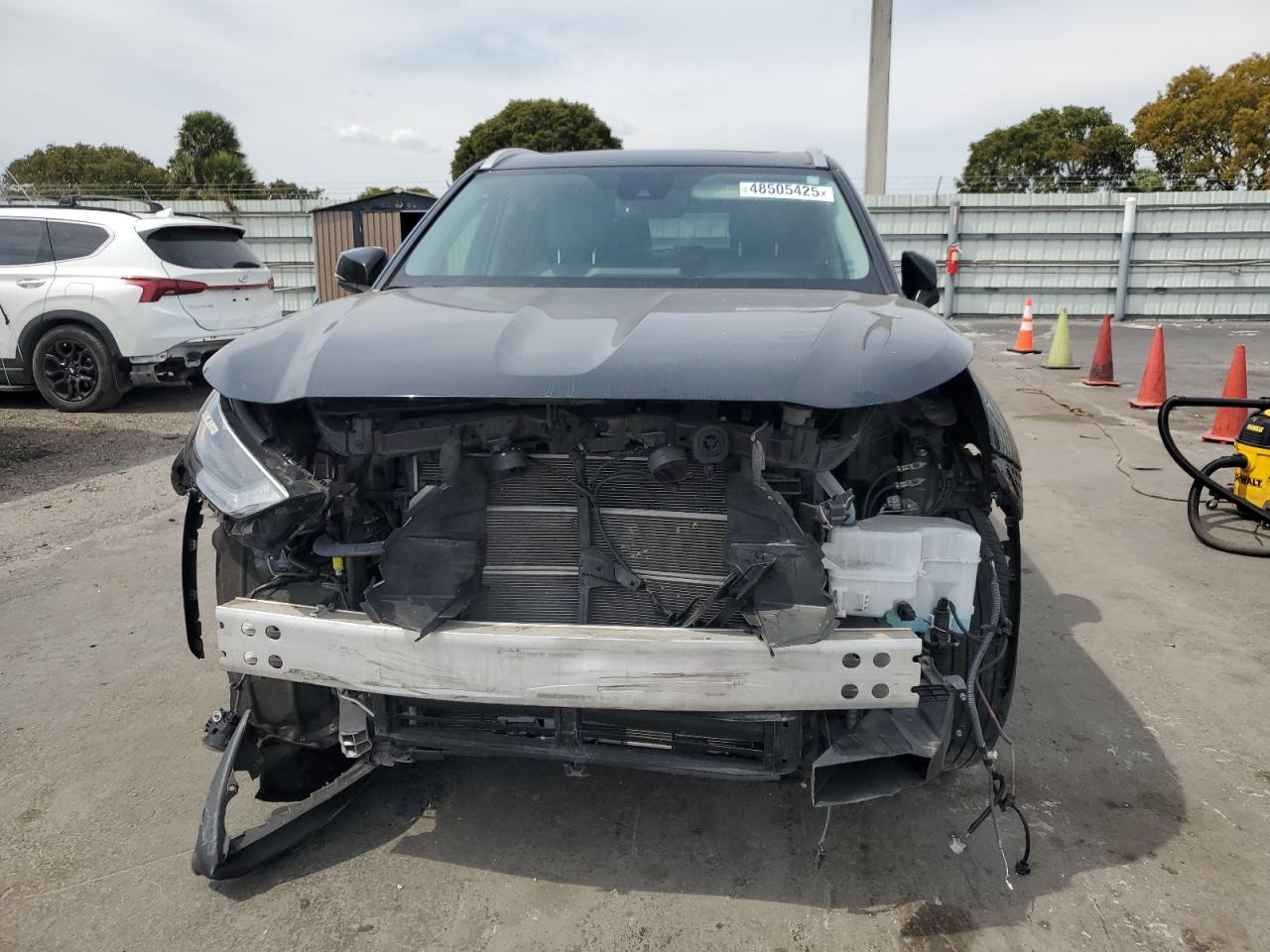 2022 Toyota Highlander - Image 5