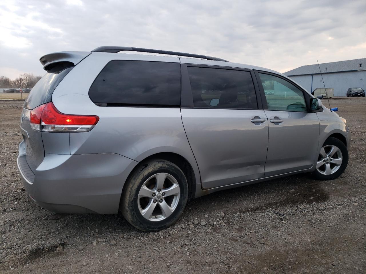 2012 Toyota Sienna - Image 3