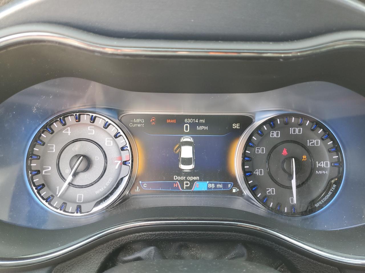 2016 Chrysler 200 - Image 9