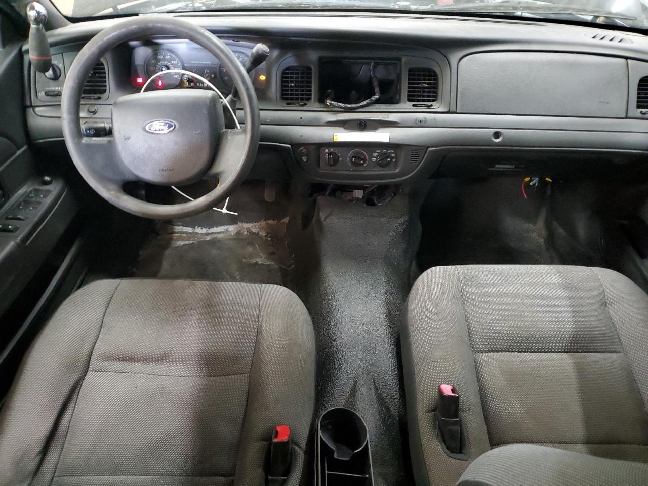 2010 Ford Crown Victoria - Image 8