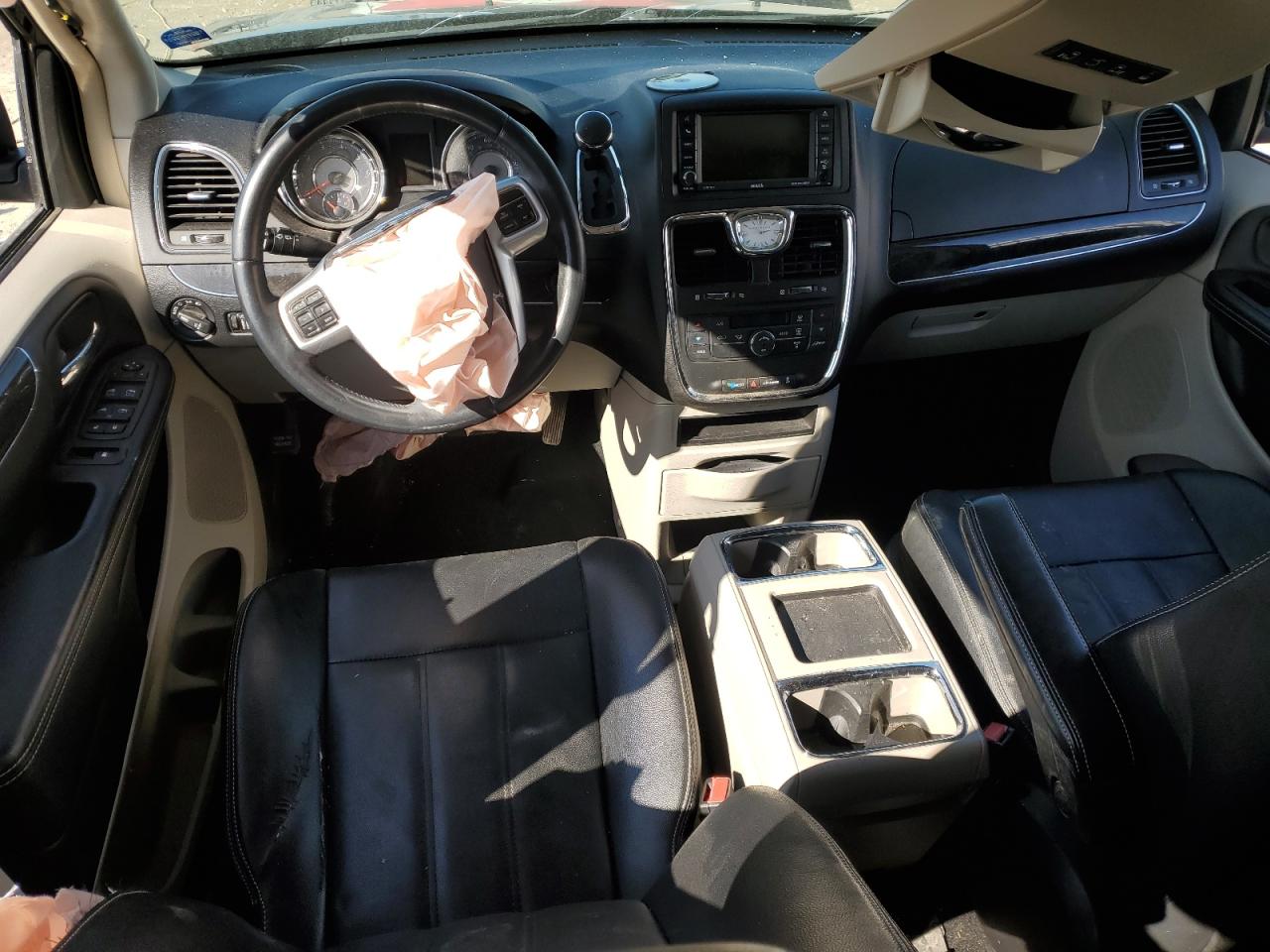 2013 Chrysler Town & Country - Image 8