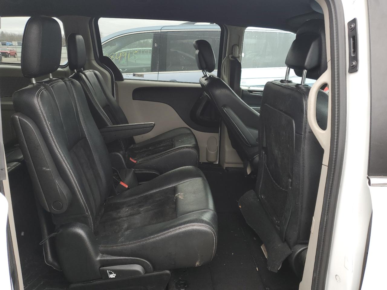 2017 Dodge Caravan - Image 11