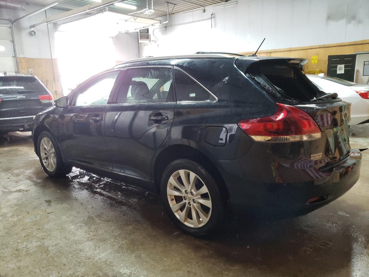 2013 Toyota Venza - Image 2