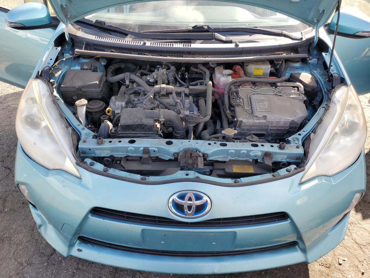 2012 Toyota Prius - Image 11