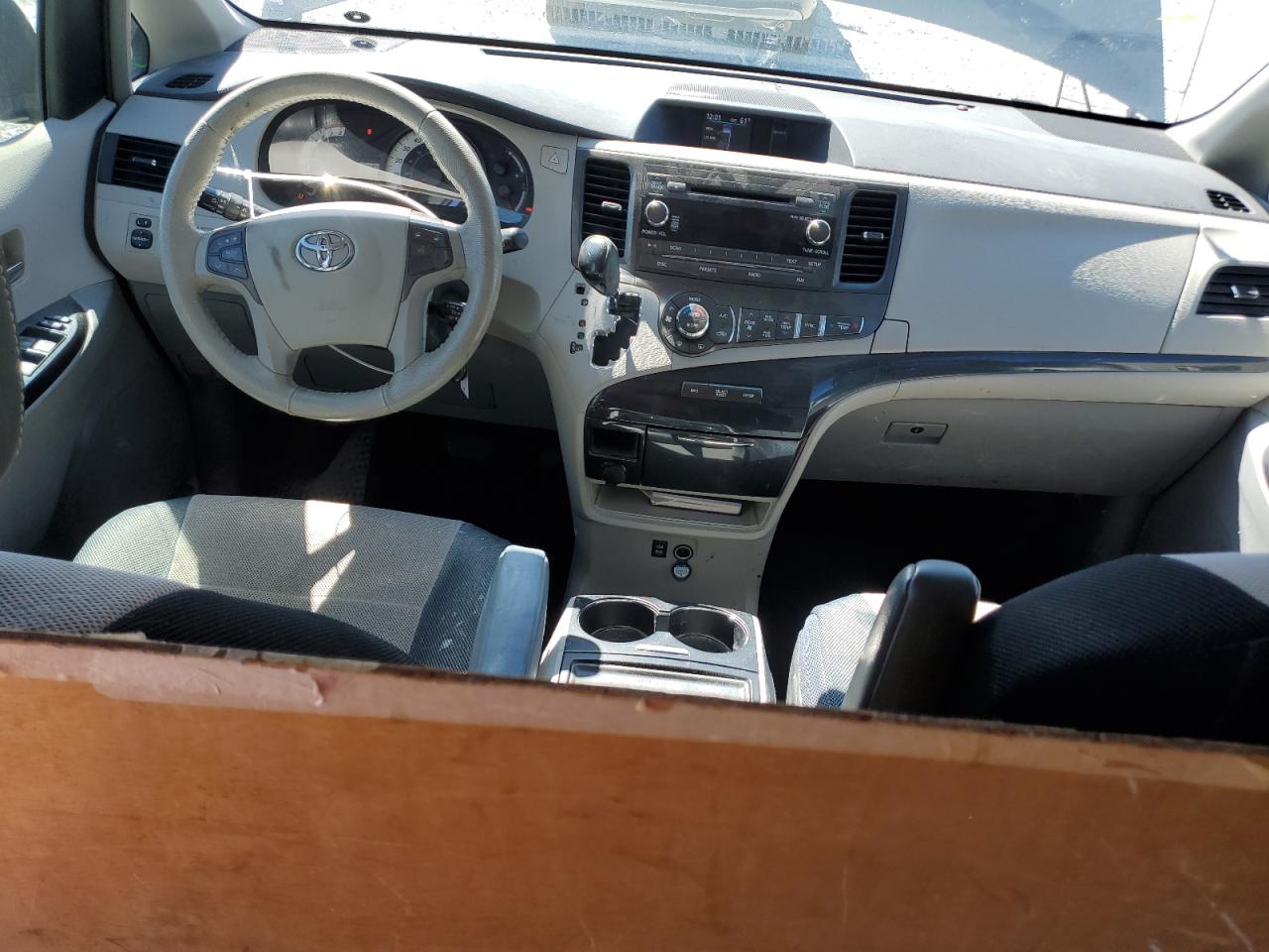2013 Toyota Sienna - Image 8