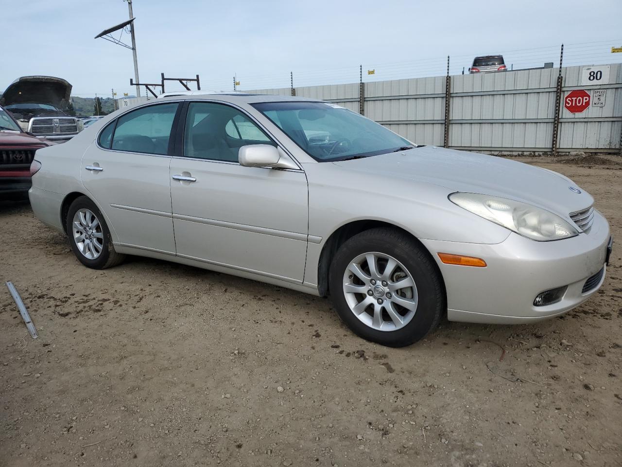 2004 Lexus ES - Image 4