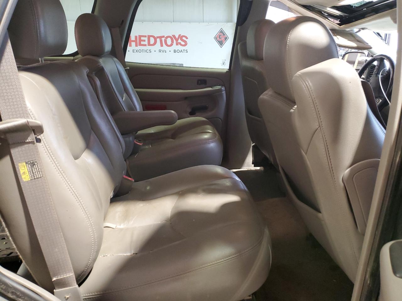 2004 GMC Yukon - Image 11
