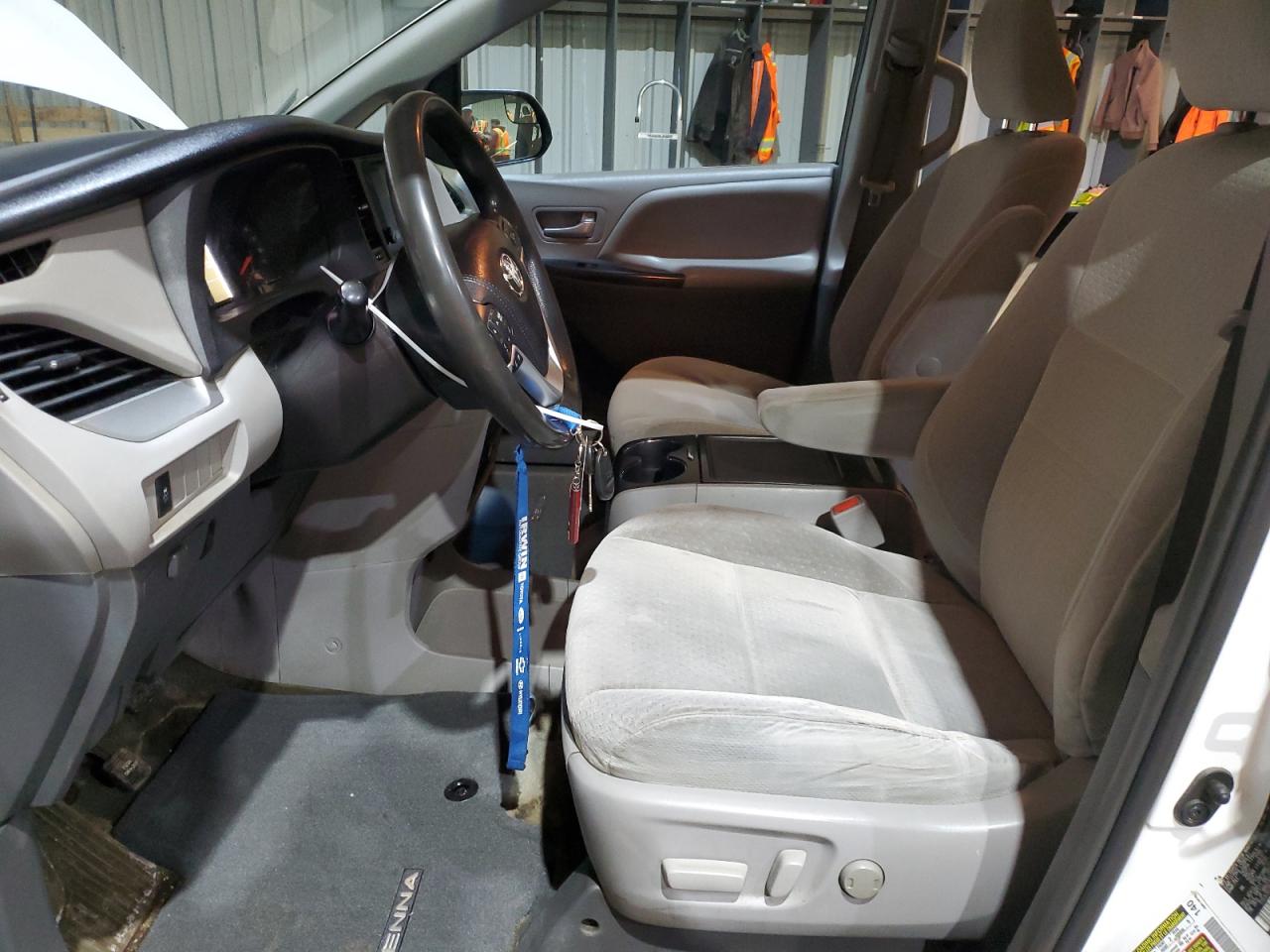 2015 Toyota Sienna - Image 7