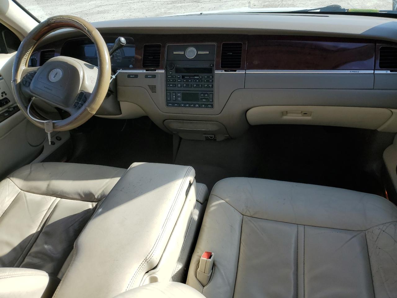 2004 Lincoln Town Car - Image 8