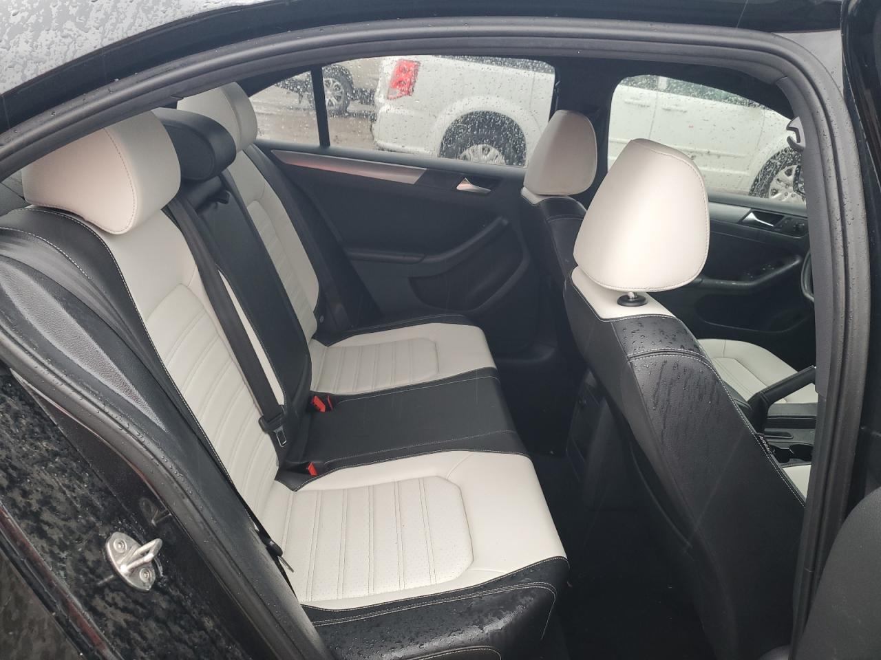 2016 Volkswagen Jetta - Image 10