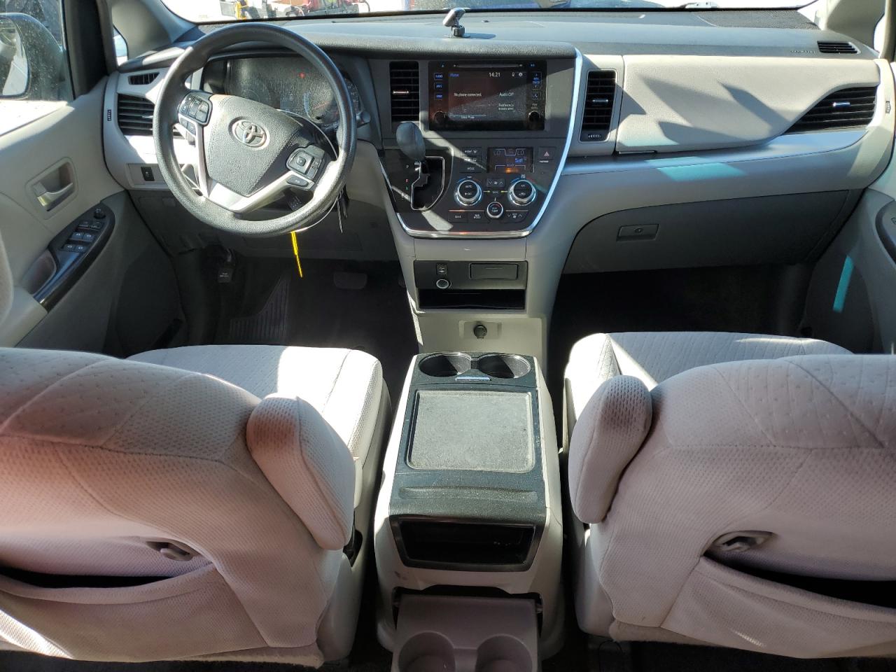 2016 Toyota Sienna - Image 8
