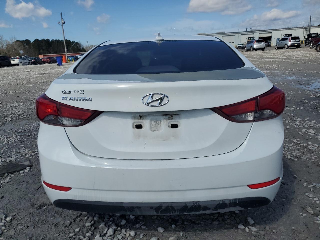 2016 Hyundai Elantra - Image 6