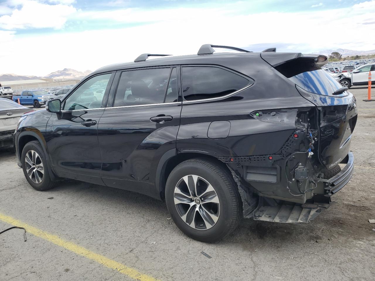 2021 Toyota Highlander - Image 2
