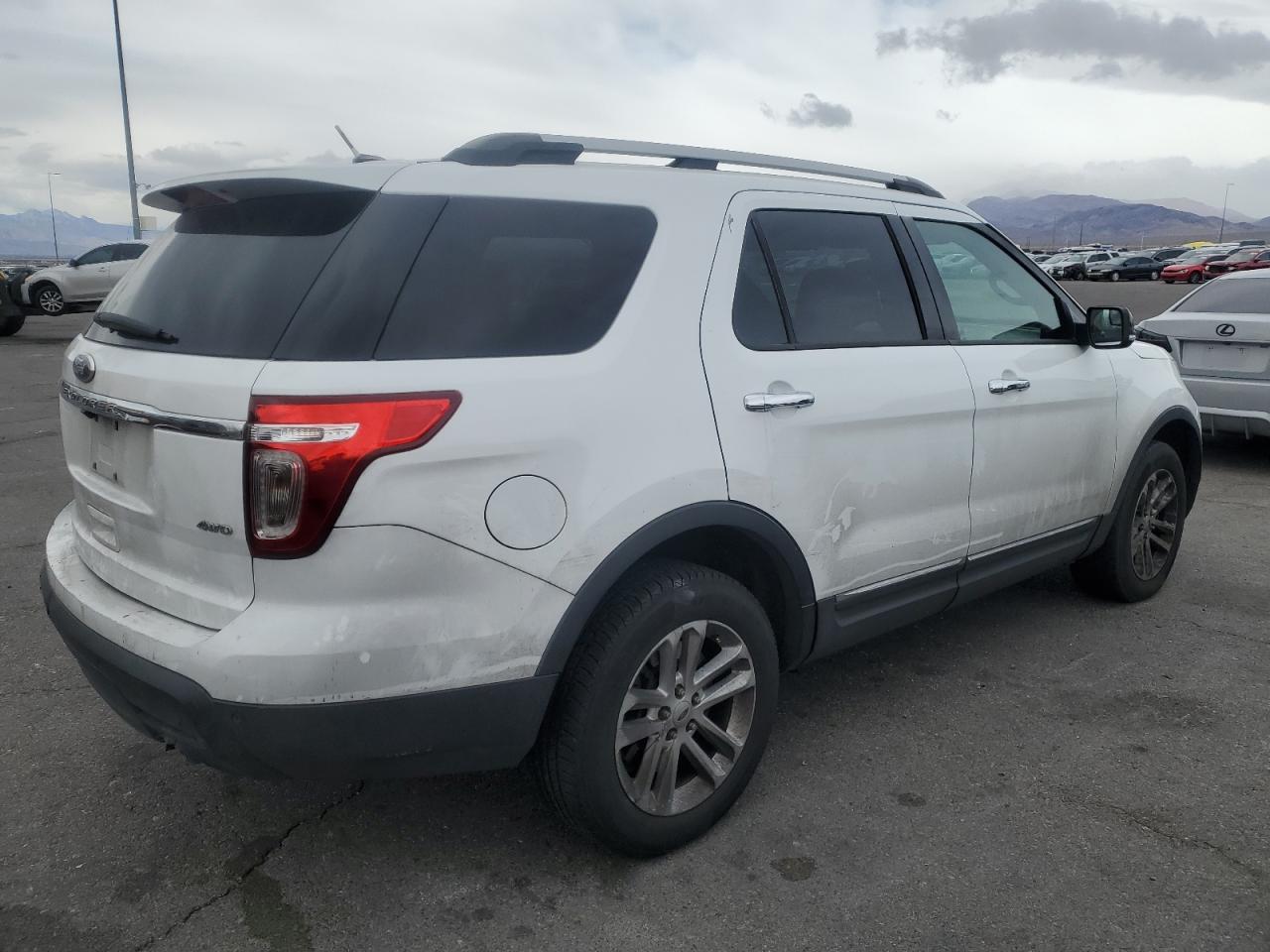 2015 Ford Explorer - Image 3