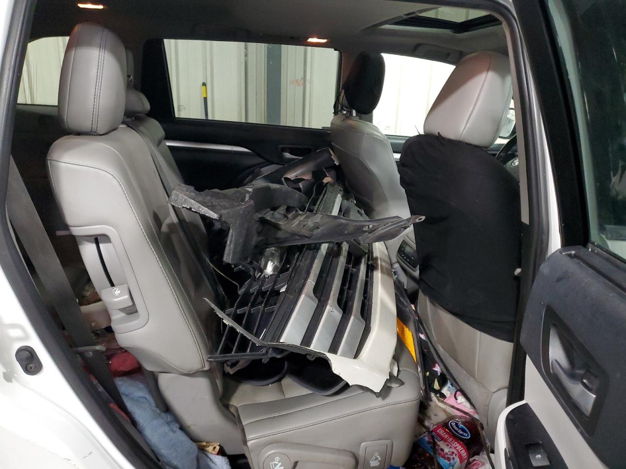 2019 Toyota Highlander - Image 11