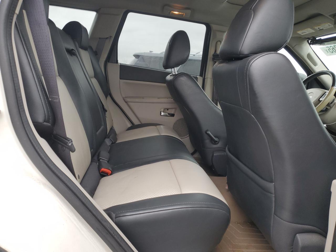 2008 Jeep Grand Cherokee - Image 11