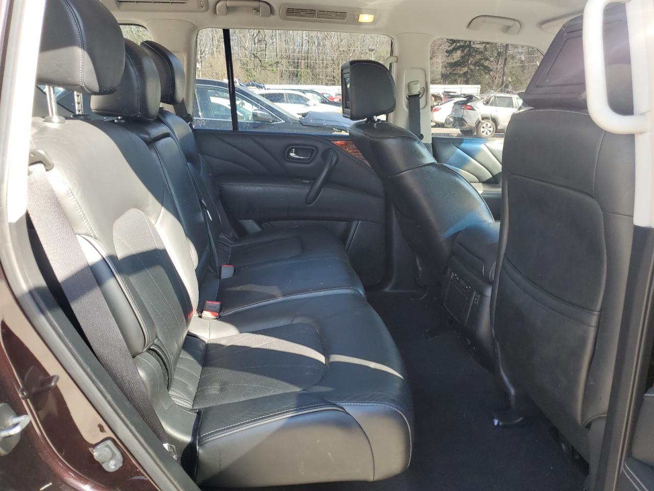 2015 Infiniti QX80 - Image 11