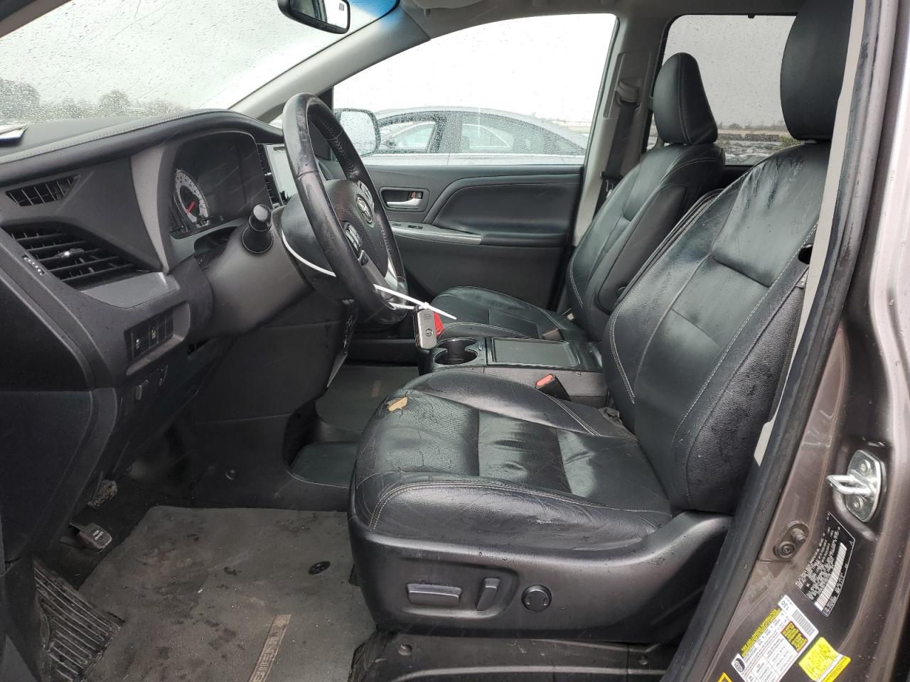 2015 Toyota Sienna - Image 7
