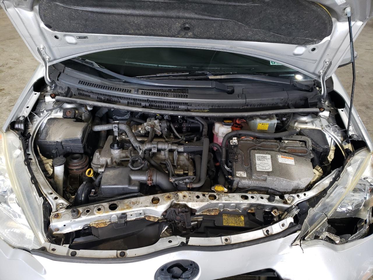 2014 Toyota Prius - Image 14