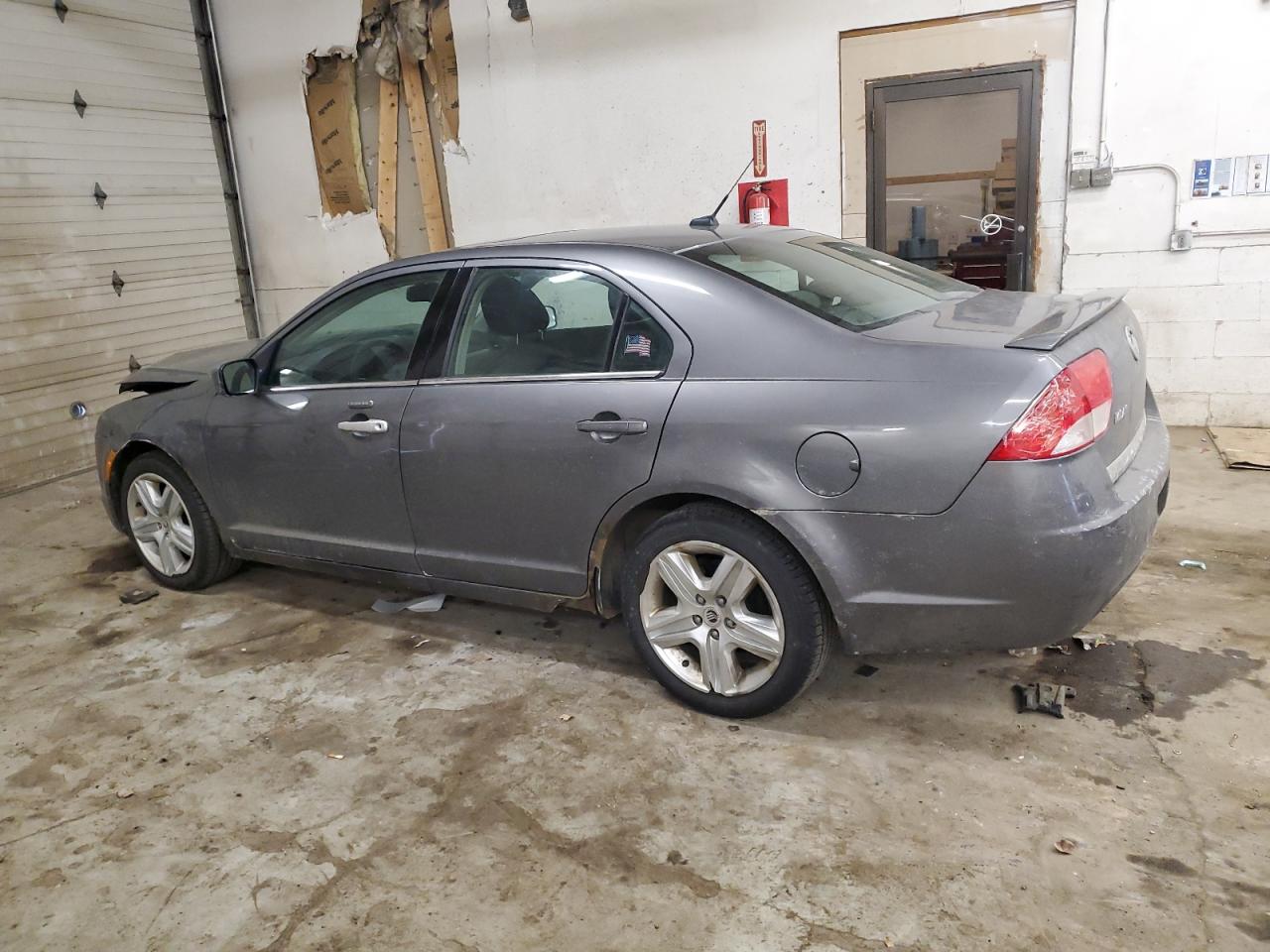 2010 Mercury Milan - Image 2