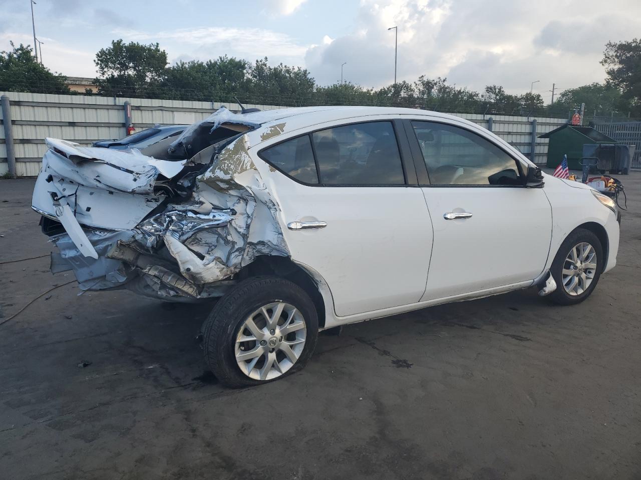 2017 Nissan Versa - Image 3