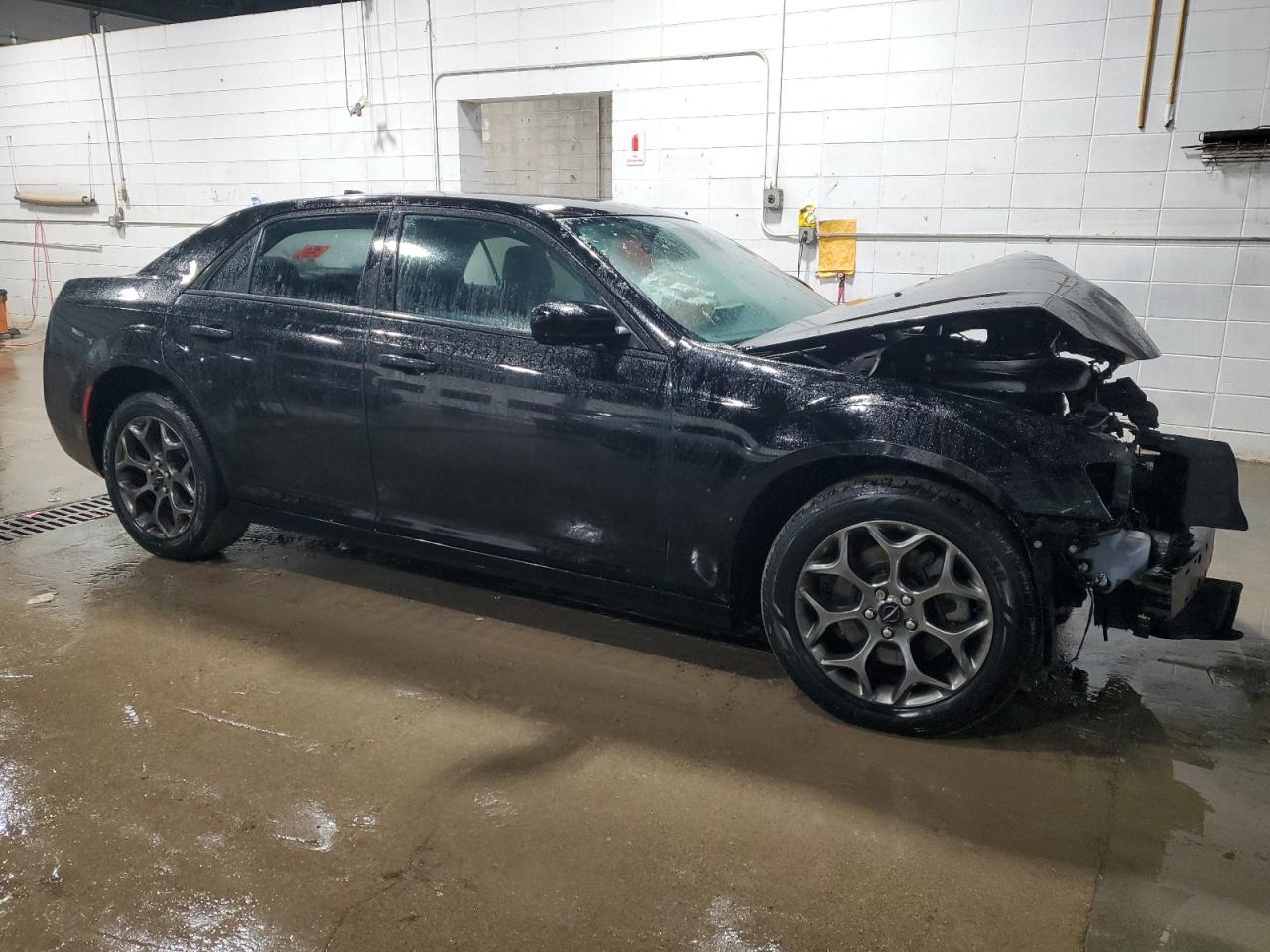 2016 Chrysler 300 - Image 4