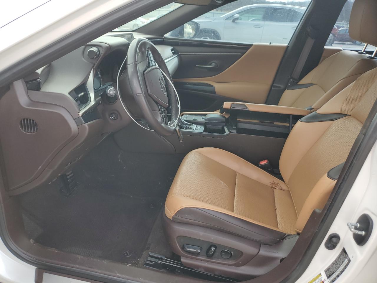 2020 Lexus ES - Image 7