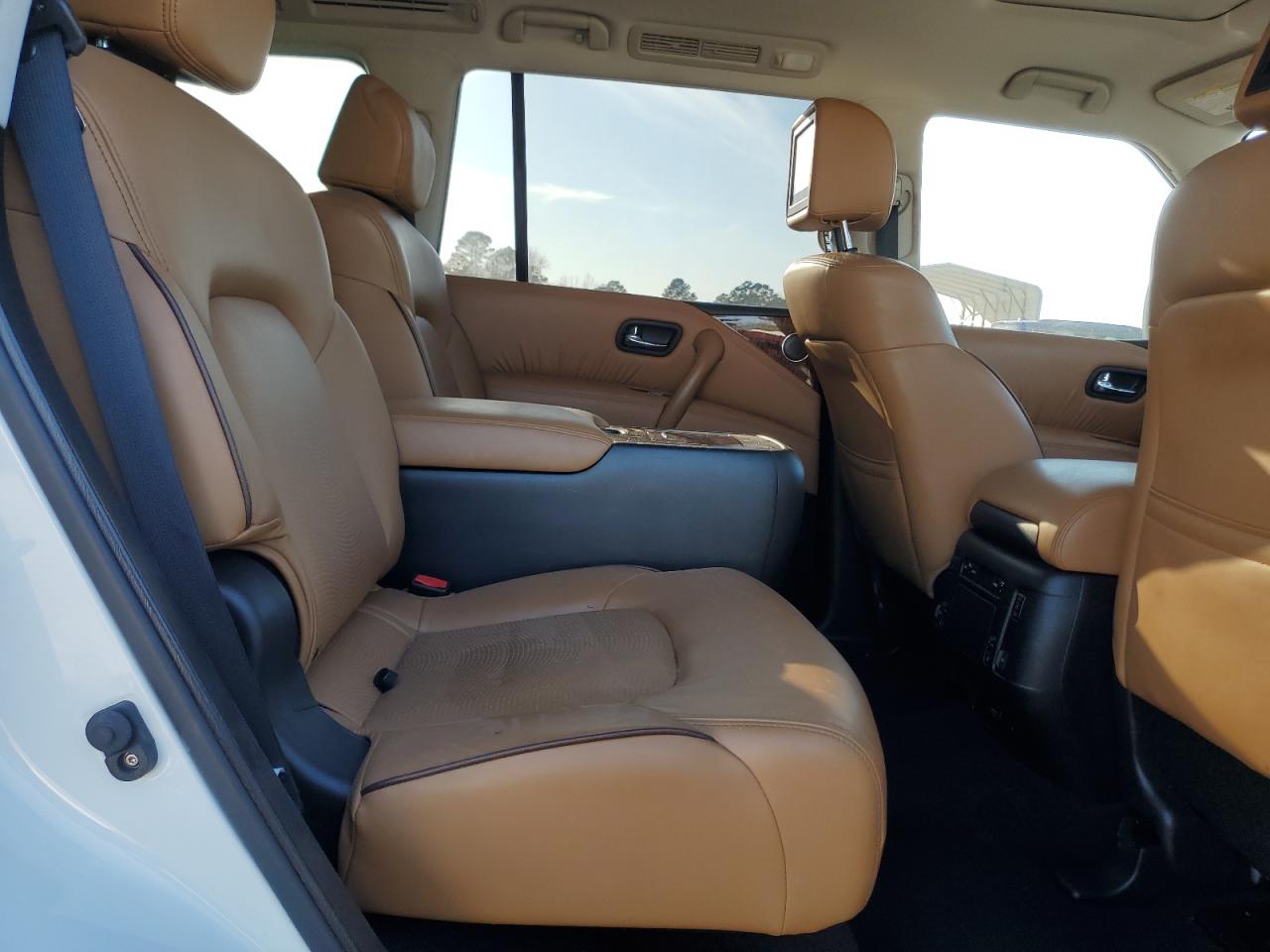 2018 Nissan Armada - Image 11