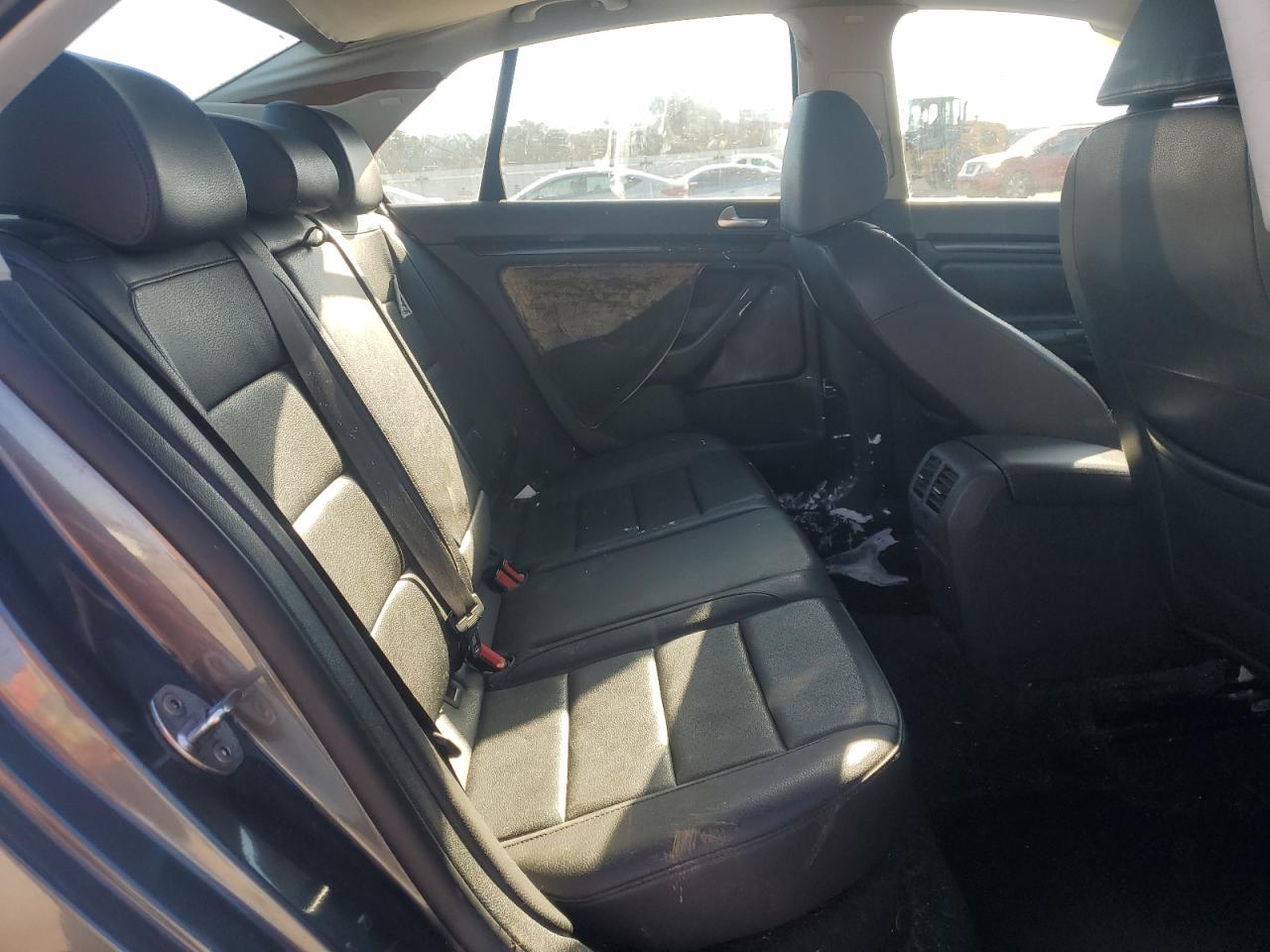 2010 Volkswagen Jetta - Image 10