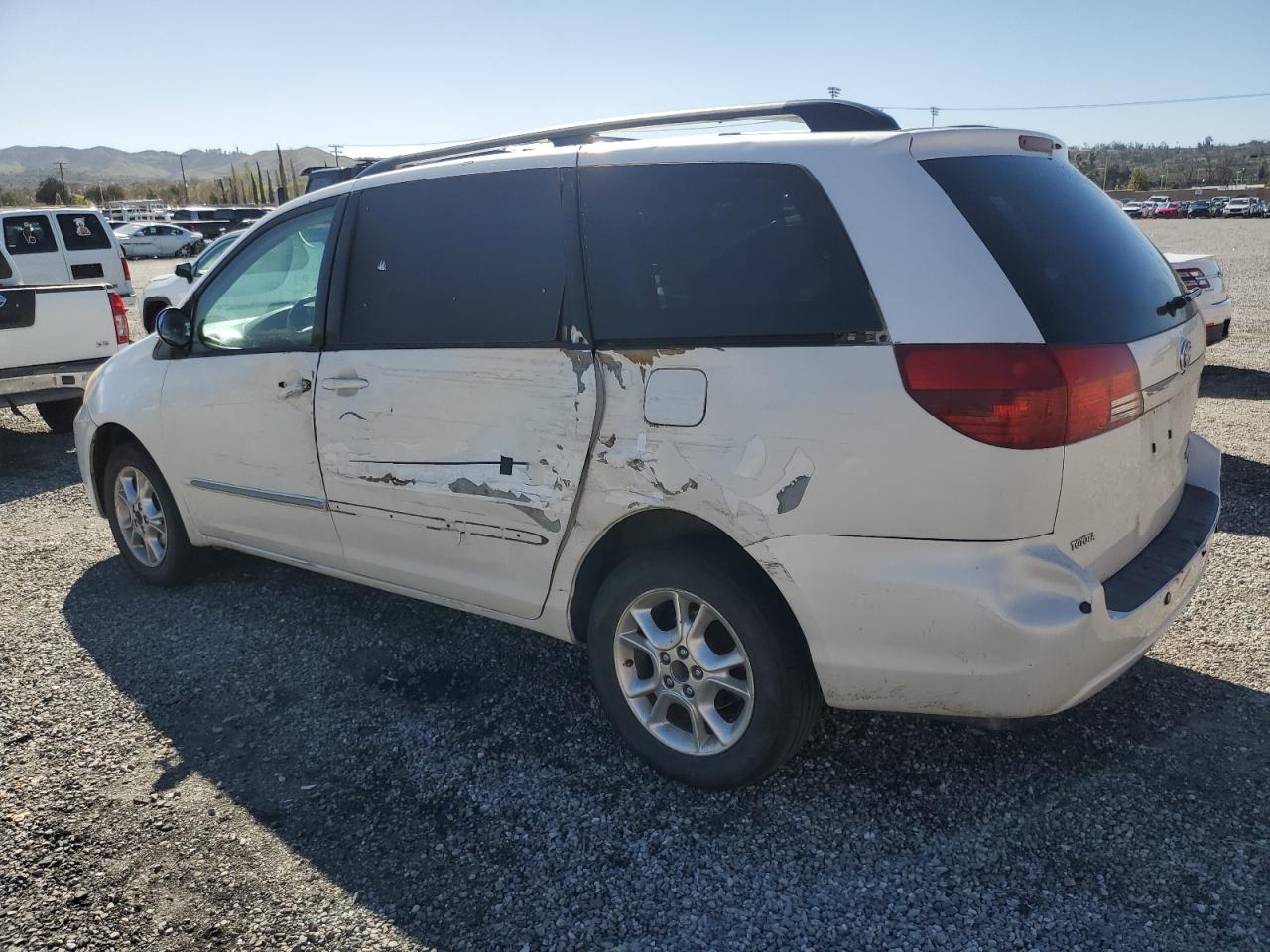 2005 Toyota Sienna - Image 2