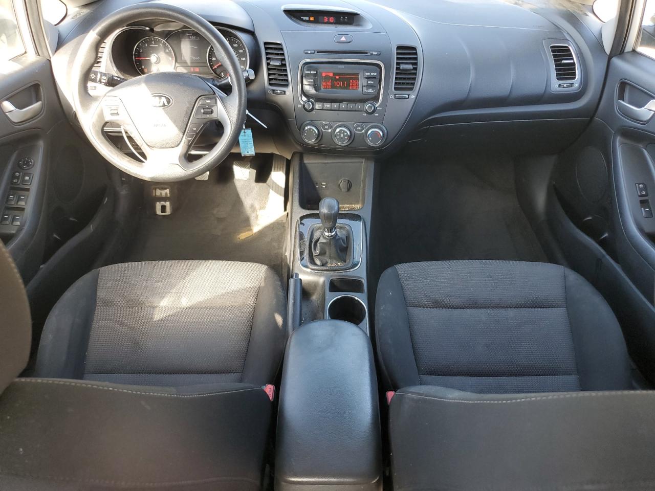 2017 Kia Forte - Image 8