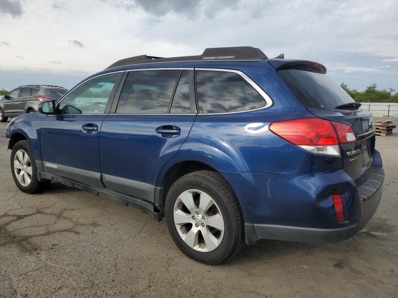 2011 Subaru Outback - Image 2
