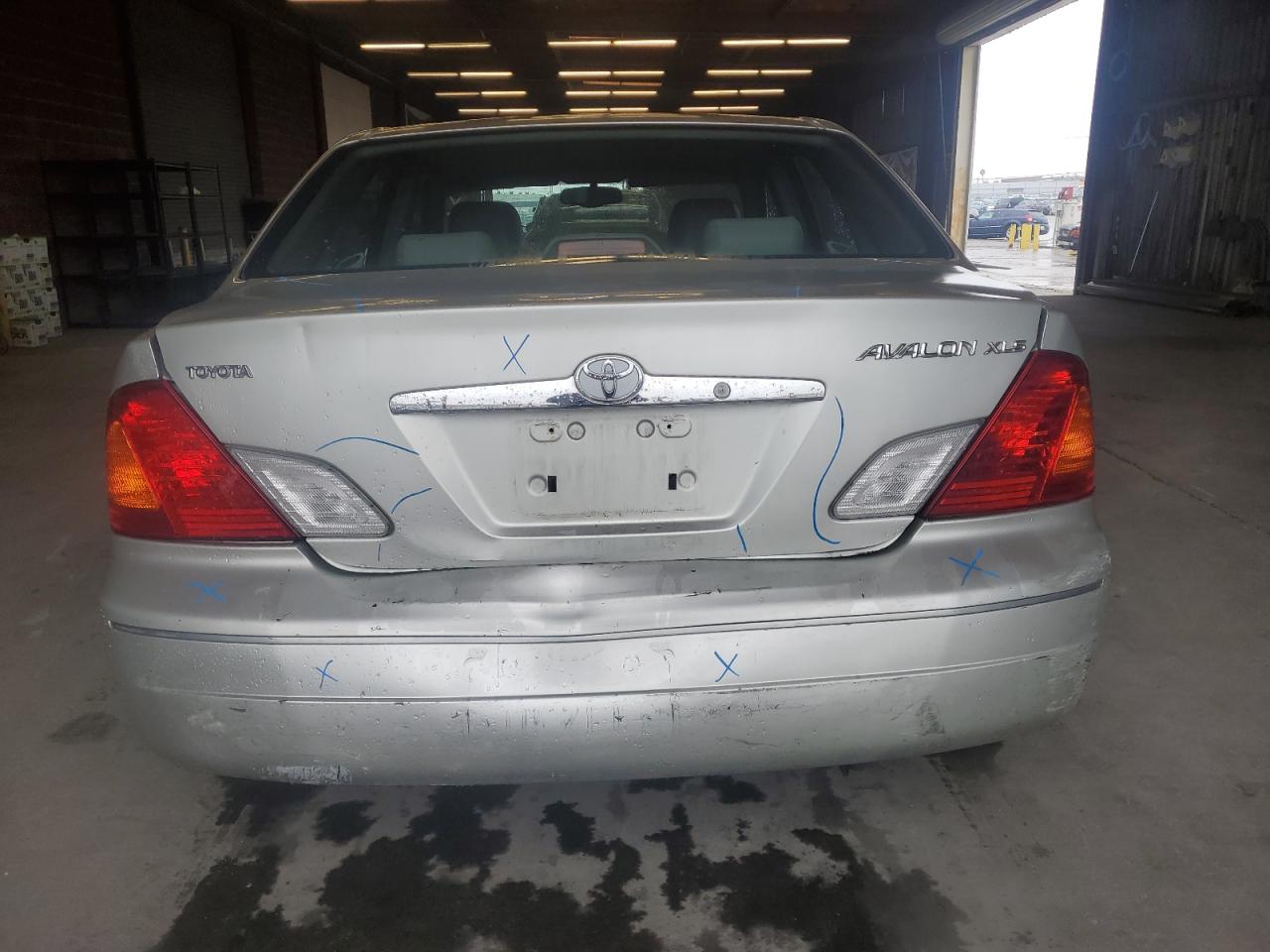 2000 Toyota Avalon - Image 6