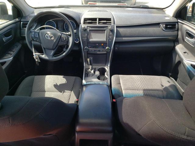 Sedans TOYOTA CAMRY 2017 Srebrny