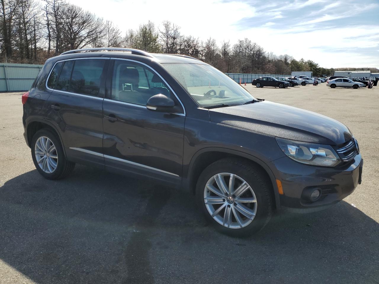 2016 Volkswagen Tiguan - Image 4