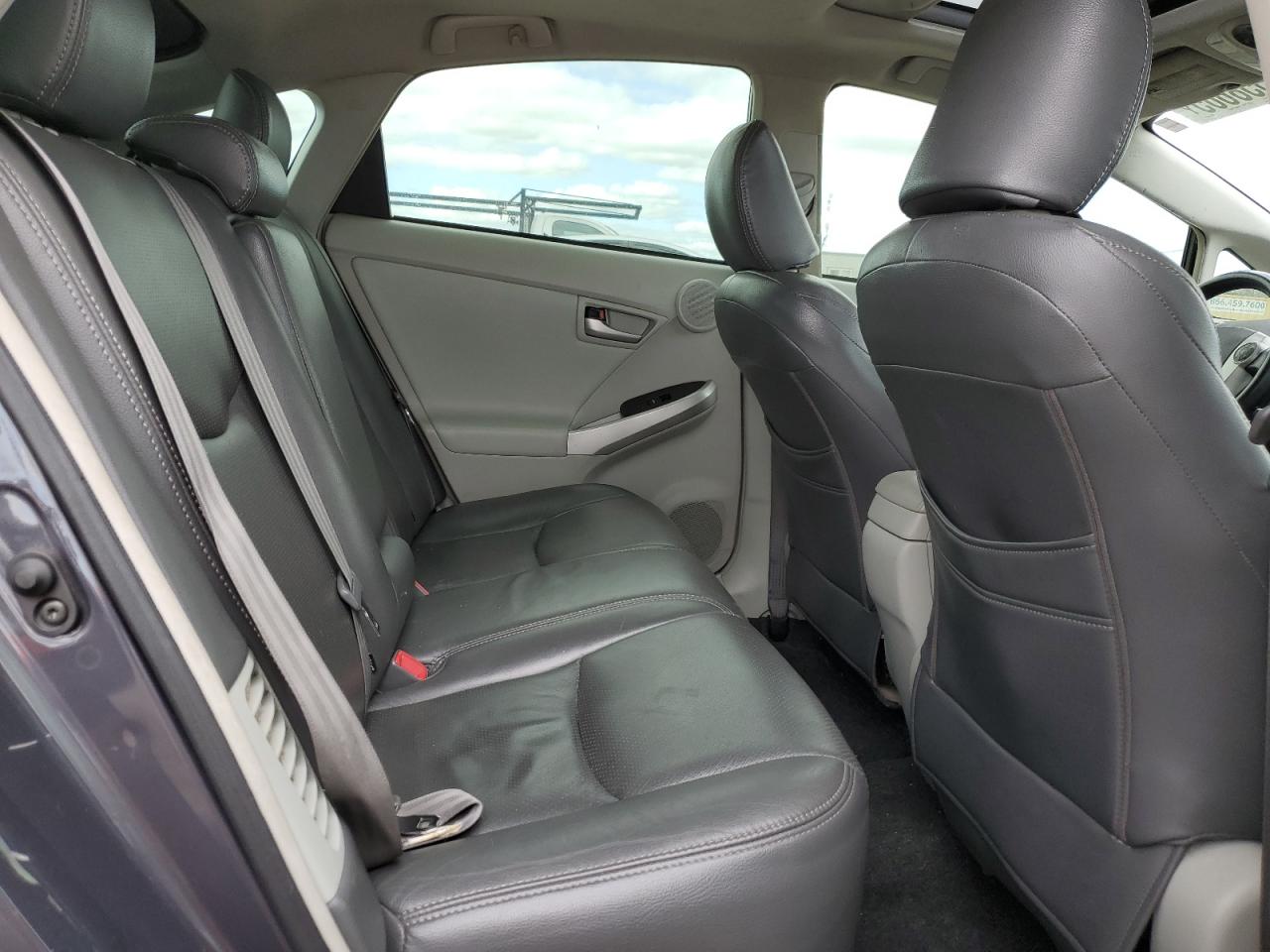 2012 Toyota Prius - Image 10
