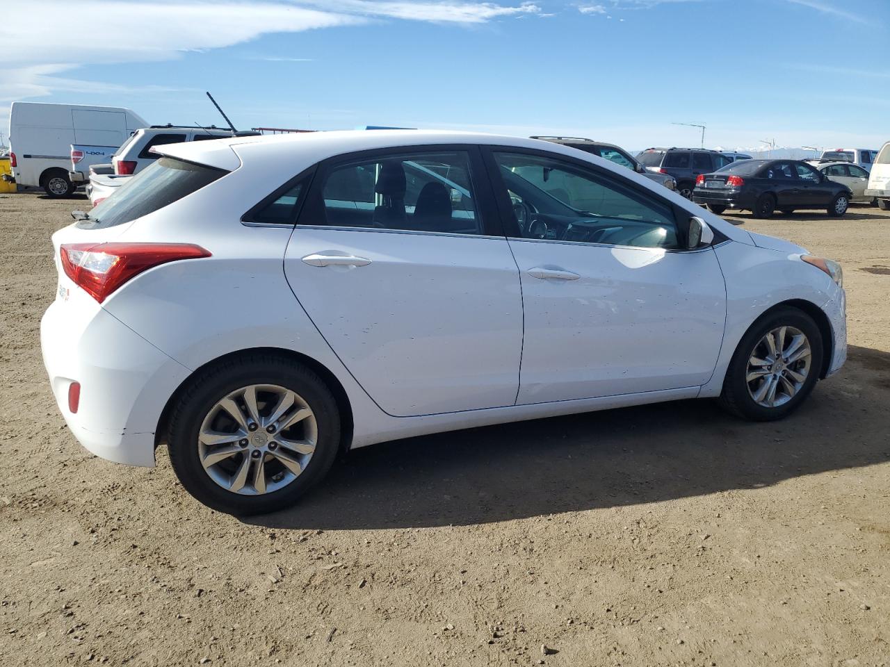 2015 Hyundai Elantra - Image 3