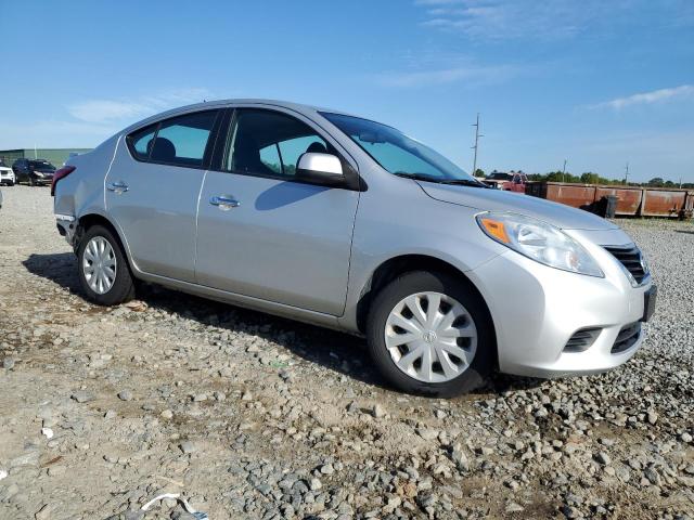  NISSAN VERSA 2013 Серебристый