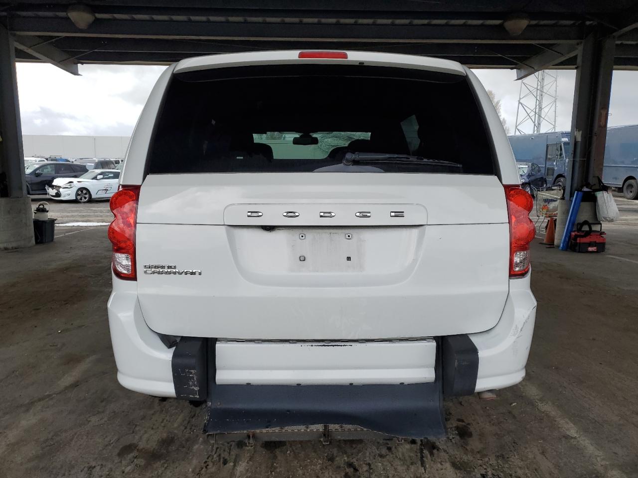 2018 Dodge Caravan - Image 6