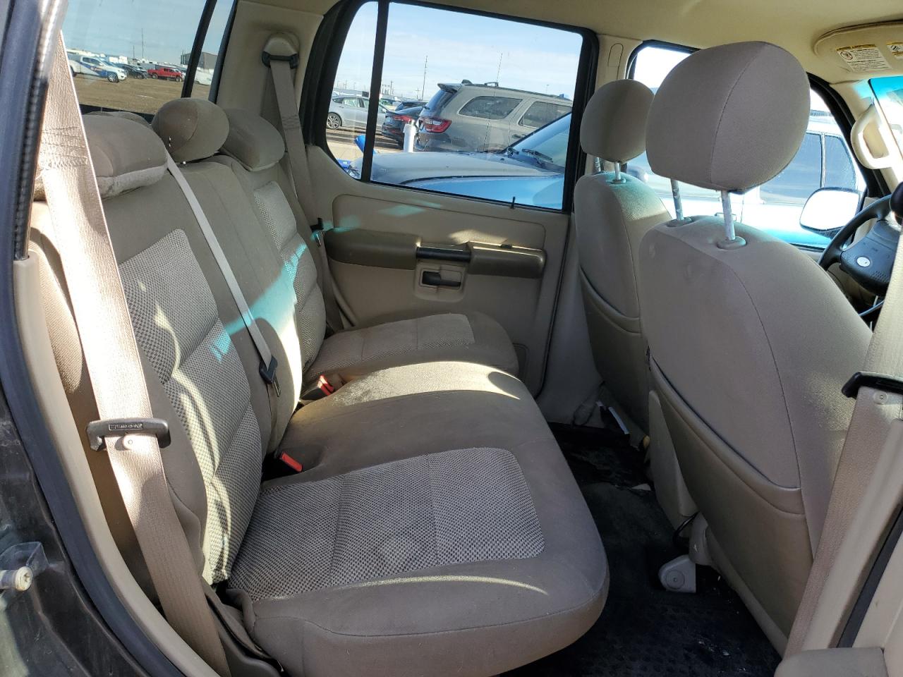 2005 Ford Explorer - Image 10