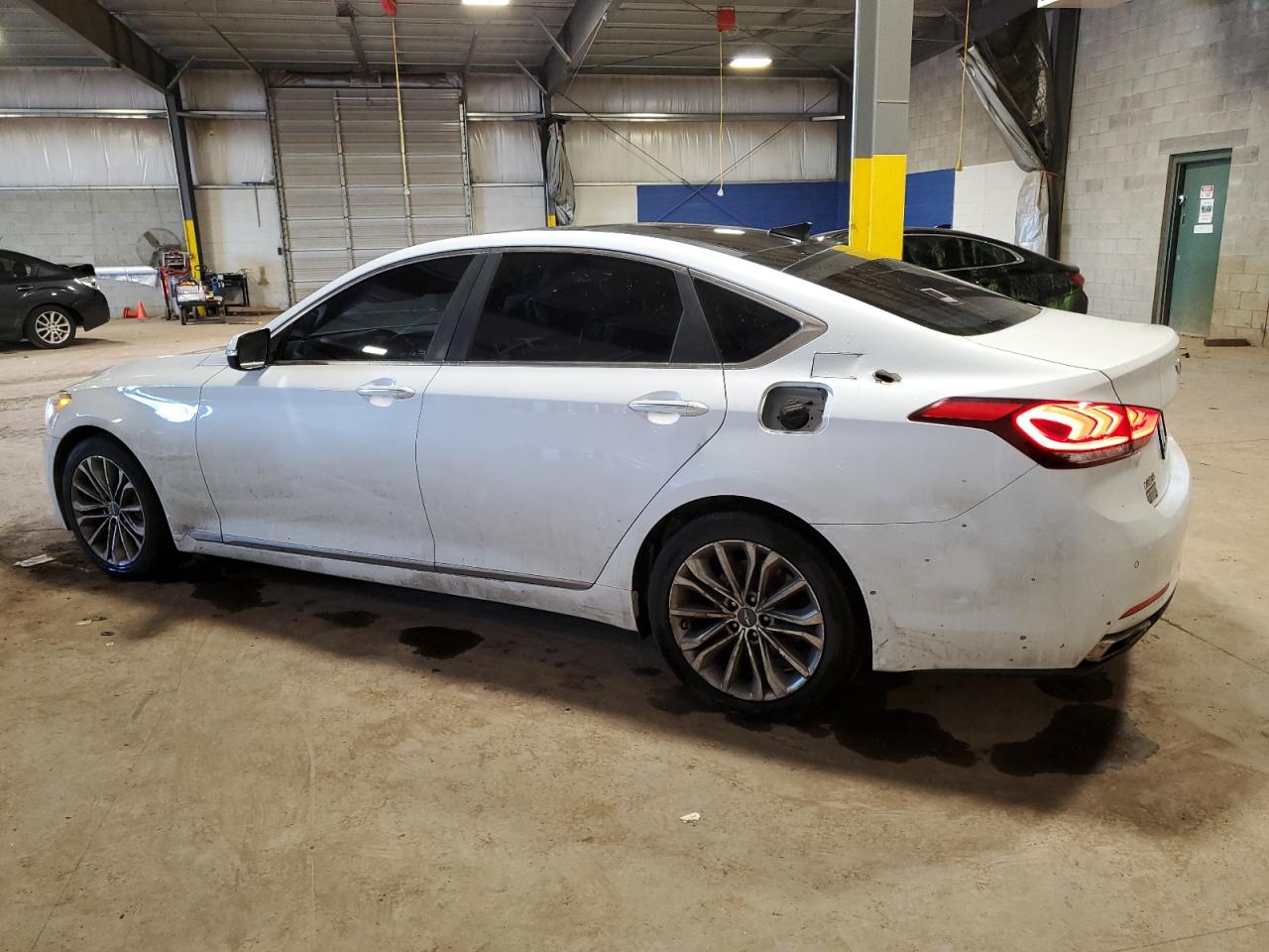 2015 Hyundai Genesis - Image 2