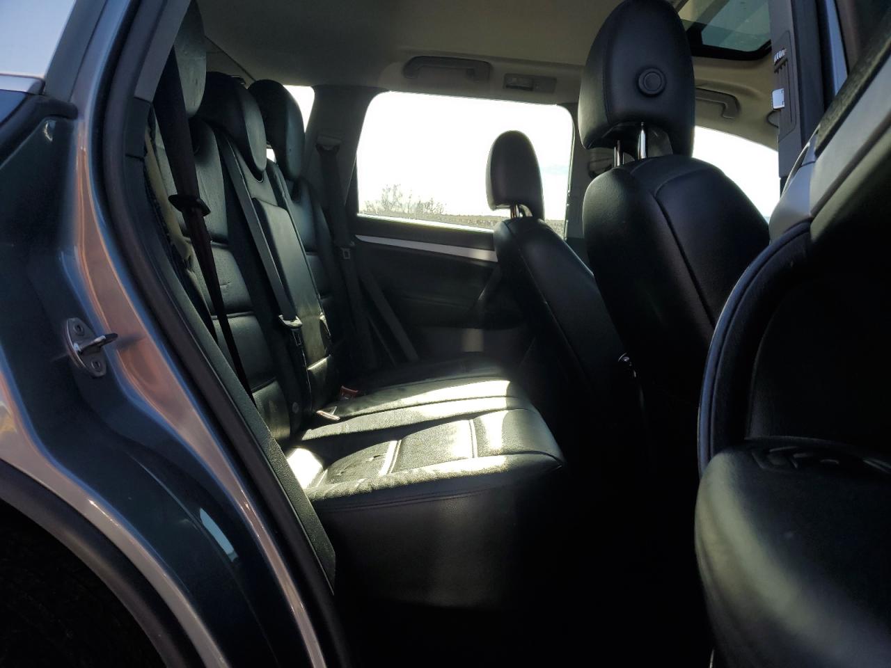 2005 Porsche Cayenne - Image 11