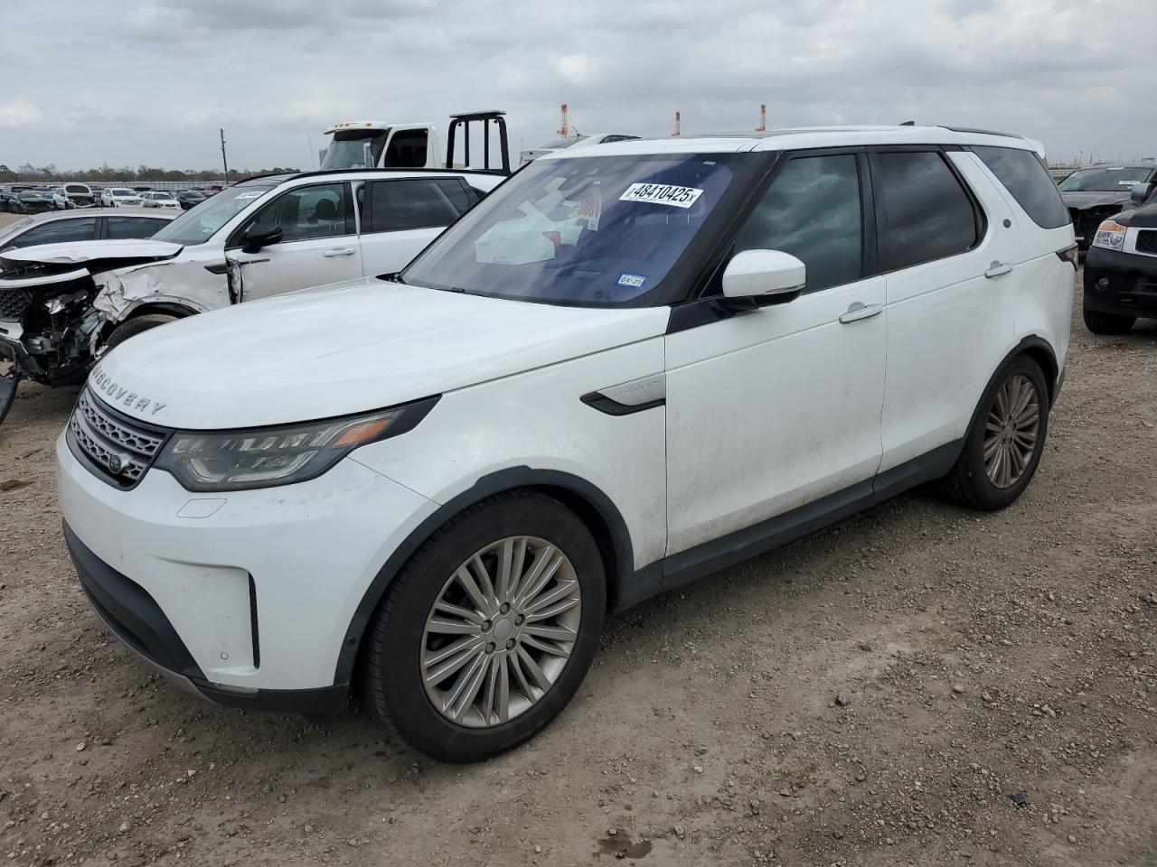 2017 Land Rover Discovery - Image 1