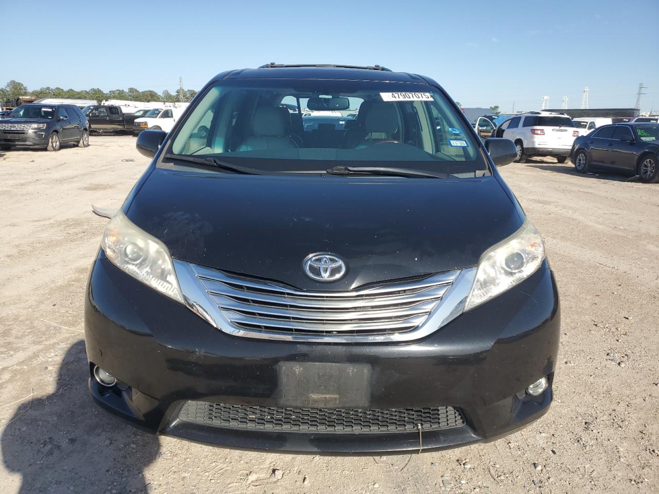 2012 Toyota Sienna - Image 5