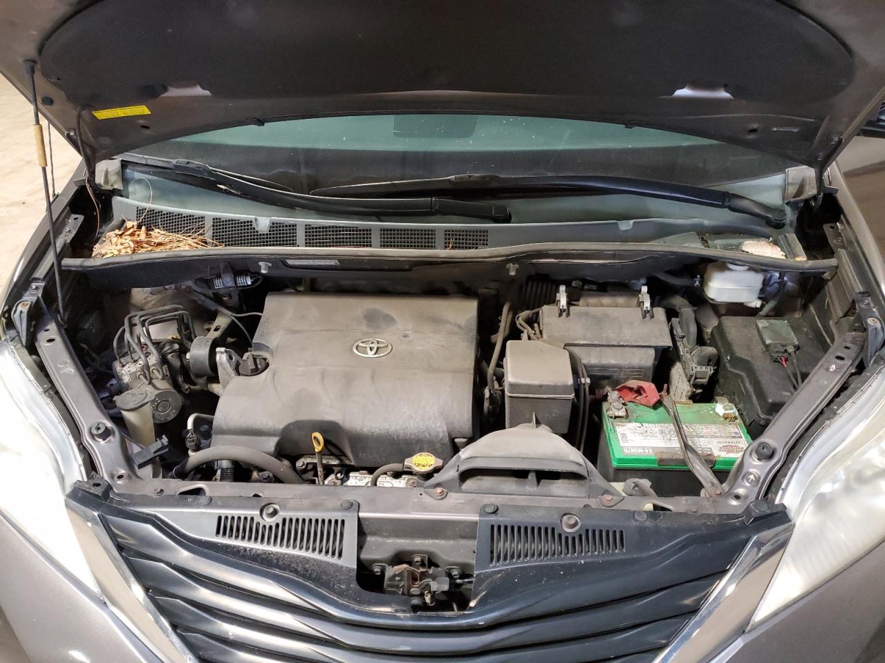 2012 Toyota Sienna - Image 12