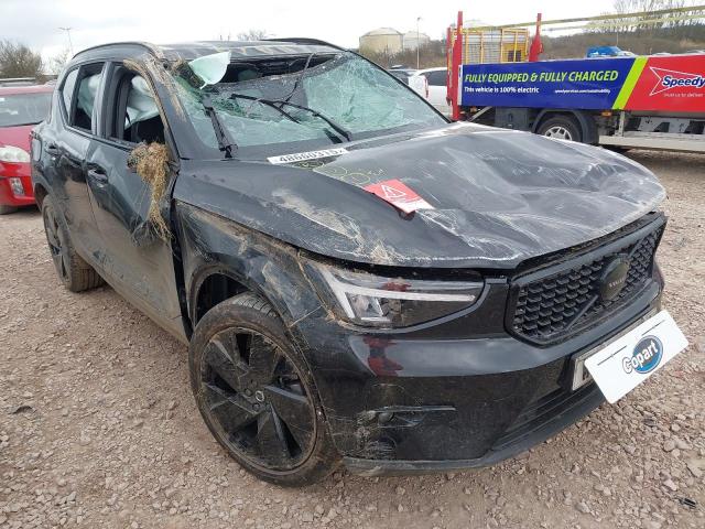 2025 VOLVO XC40 + BLA