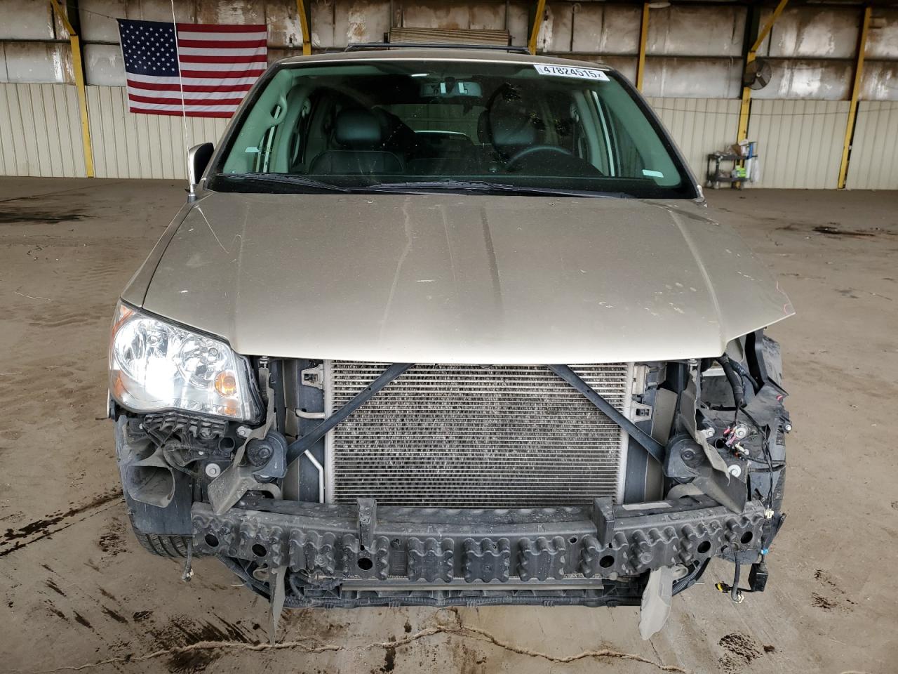 2015 Chrysler Town & Country - Image 5